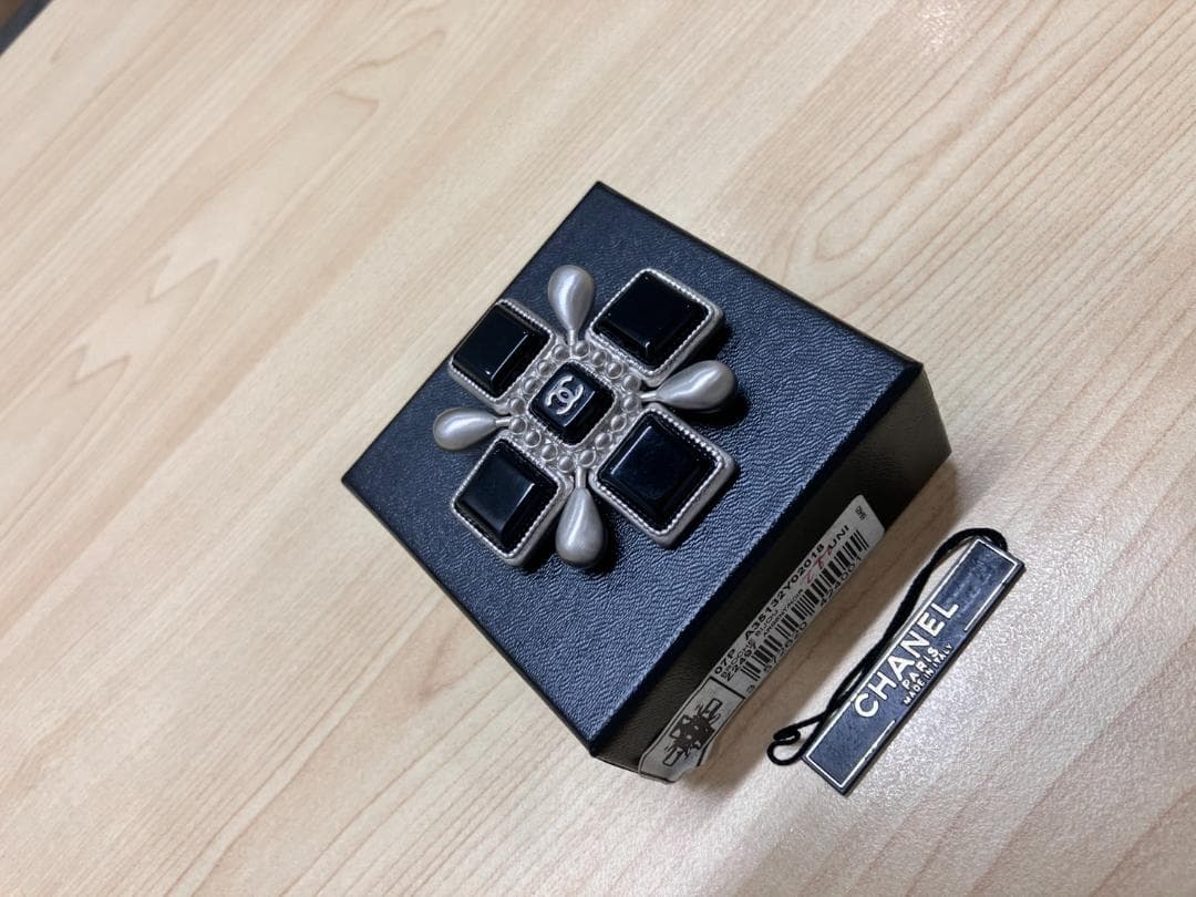 K*Y様 2007PCHANEL クロス型ブローチ A35132Y02018 K*Y様 2007PCHANEL