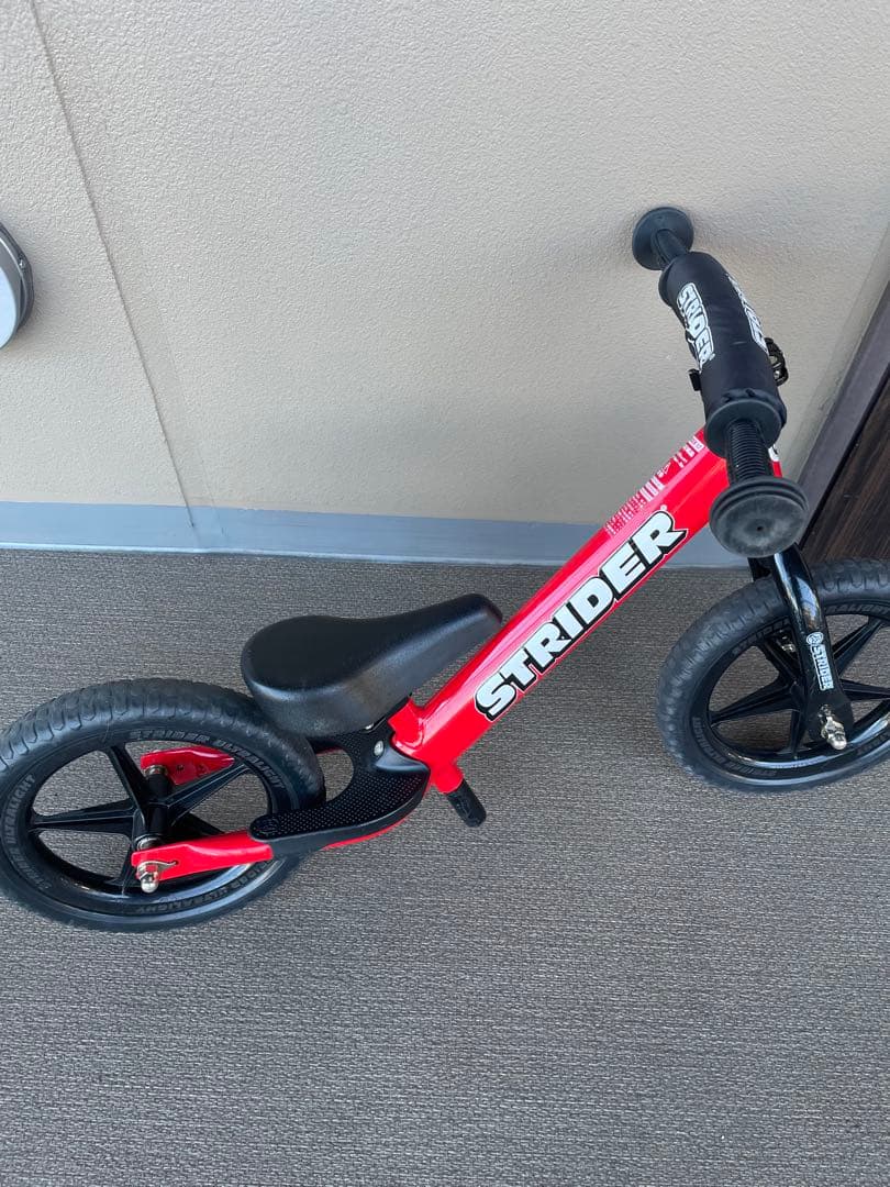 discovery 　STRIDER ストライダー　12インチ　赤