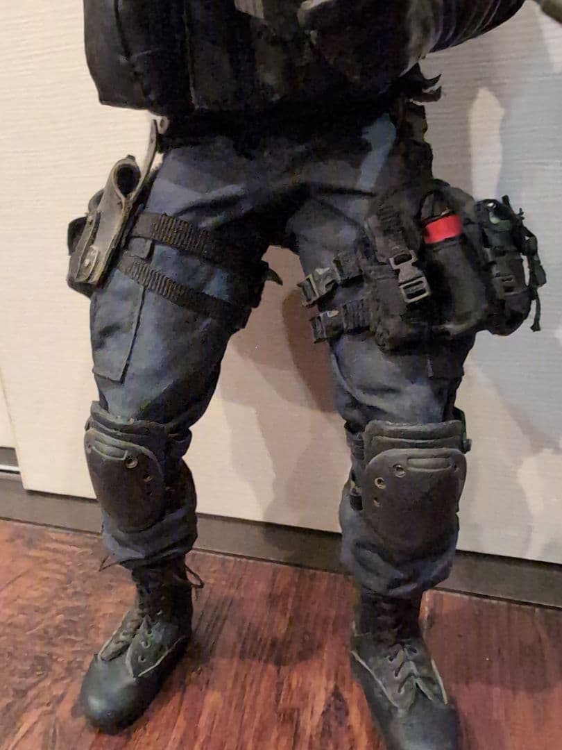 さ*ら様 ・SWAT フィギュア ・ホットトイズ ・1/6スケール - メルカリ