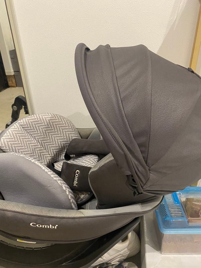 Combi 車用チャイルドシート グレー　ISOFIX