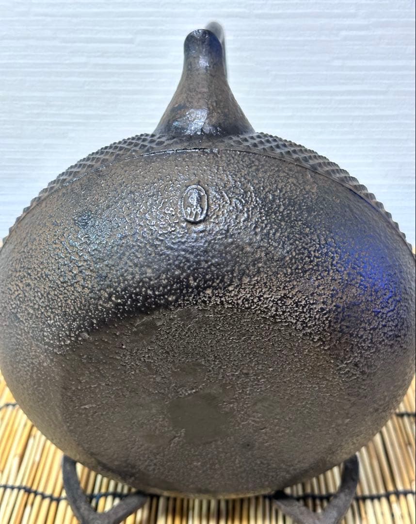 未使用品、栞付　金澤鶴州造１５型アラレ　南部鉄瓶　南部鉄器　鉄瓶