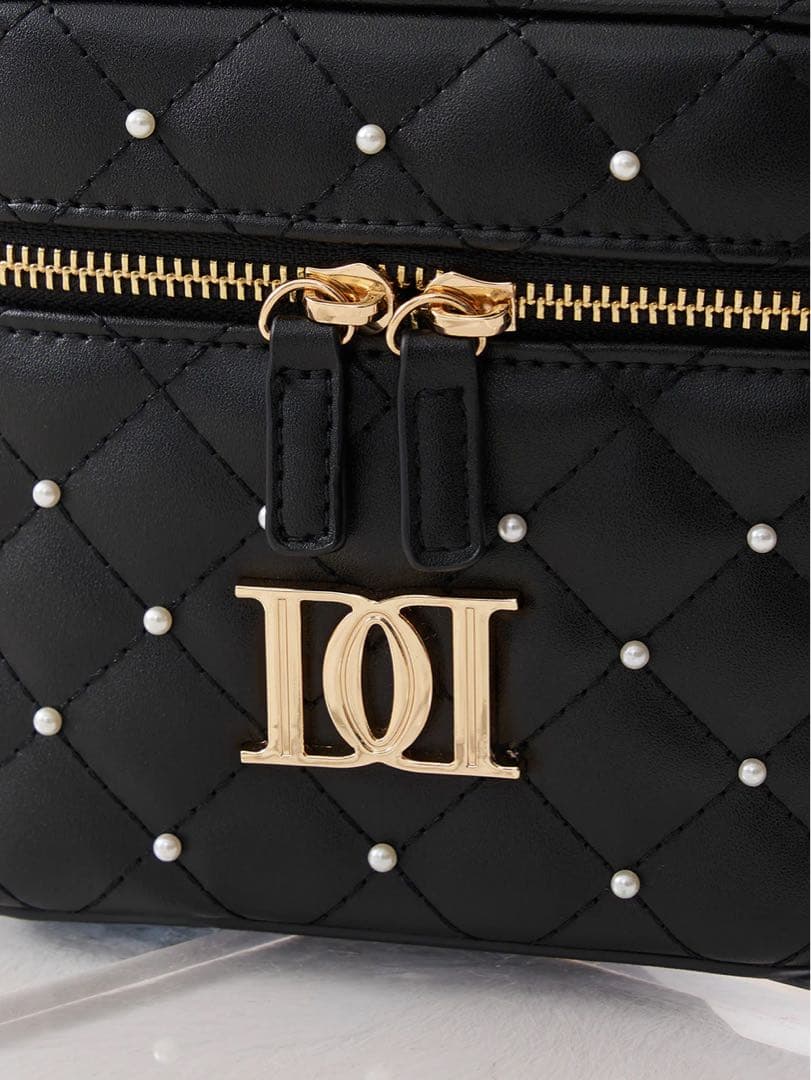 Darich ダーリッチ　【ゴールドパーツ】キルティングパールスクエアミニバッグ