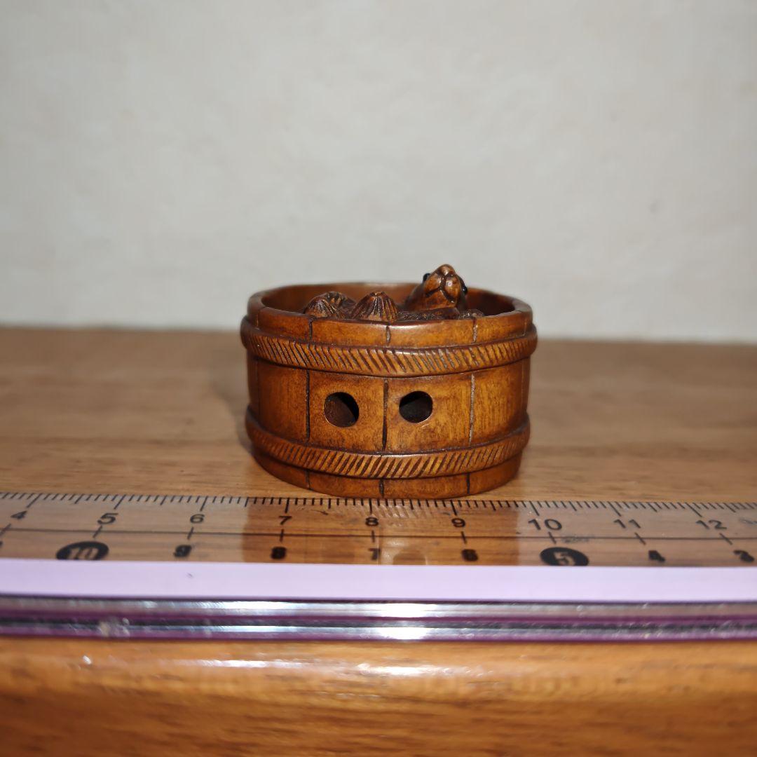 時代提物 木彫根付【樽鼠】樽直径約4cm 樽幅約2.3cm
