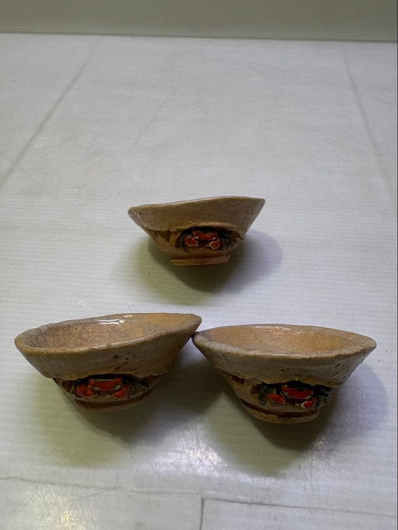 楽山焼 玉井楽山作 天神蟹彫刻 蟹高浮彫文 酒器 水月焼 寿水焼 3客