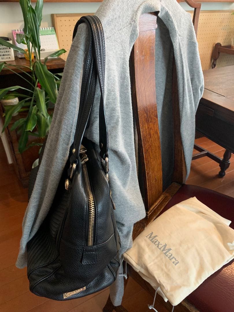 MaxMara ブラックレザーハンドバッグ