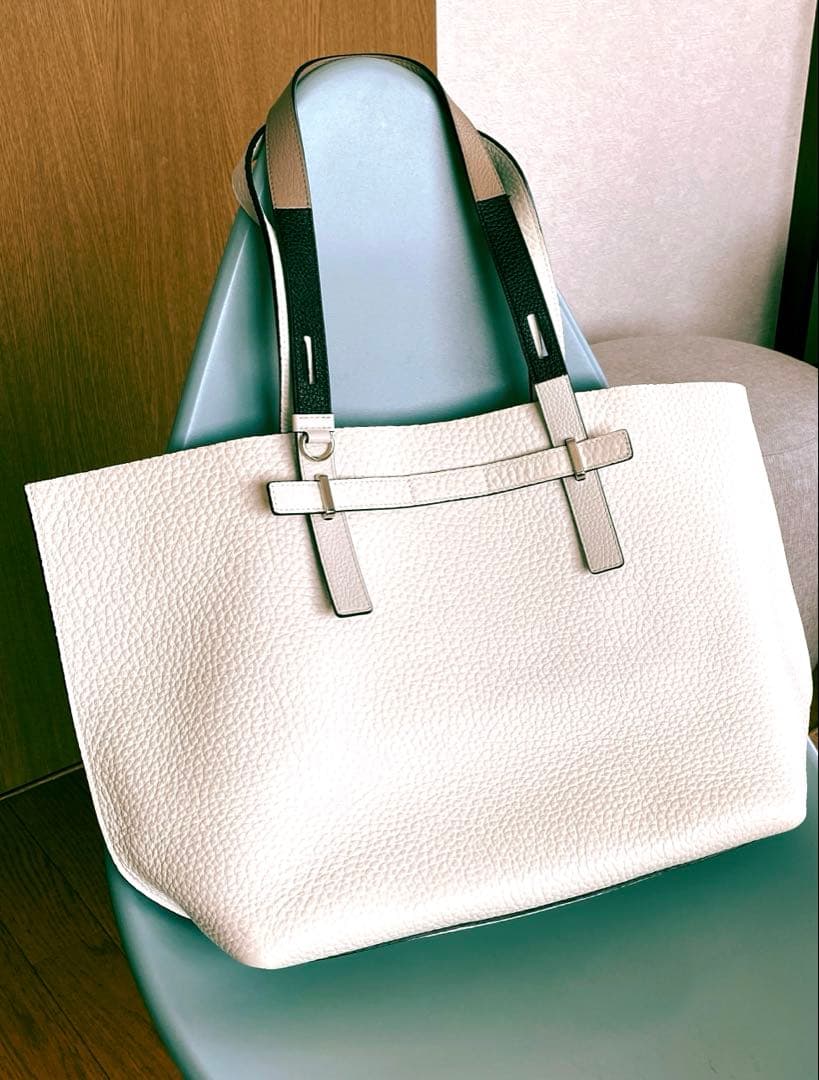 フルラ　GIOVE トートバッグ 美品　未使用　A4 フィット