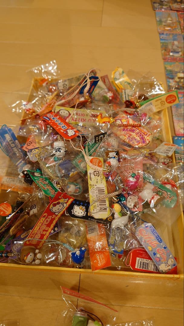 ご当地キティ根付け ＆ファスナートップ　209個大量セット