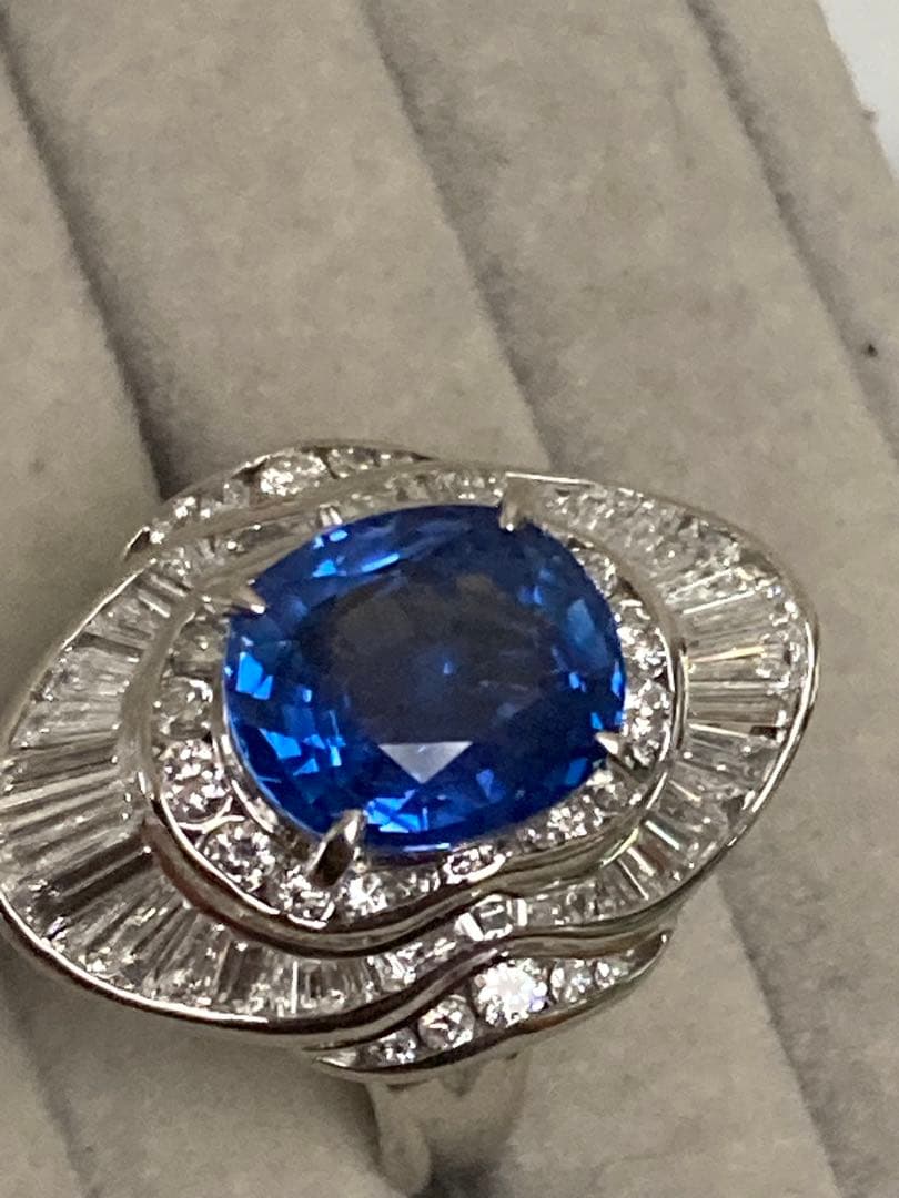 プラチナ天然サファイア６．65カラットリング