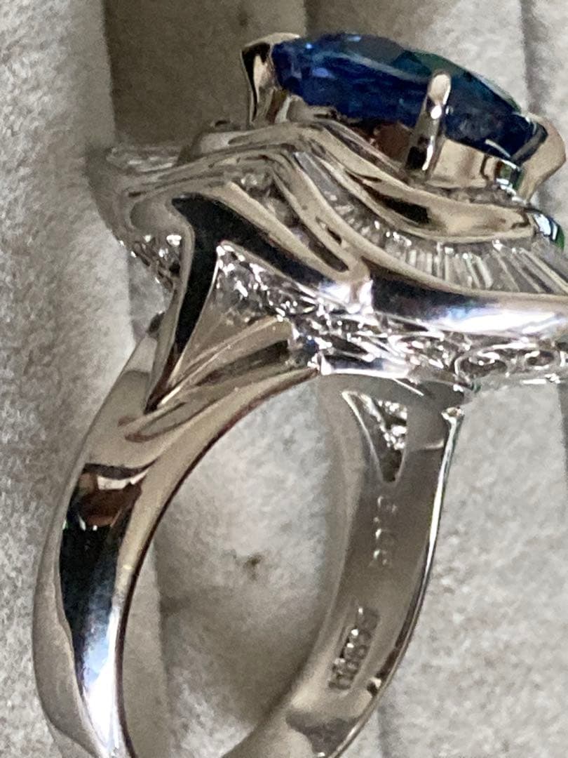 プラチナ天然サファイア６．65カラットリング