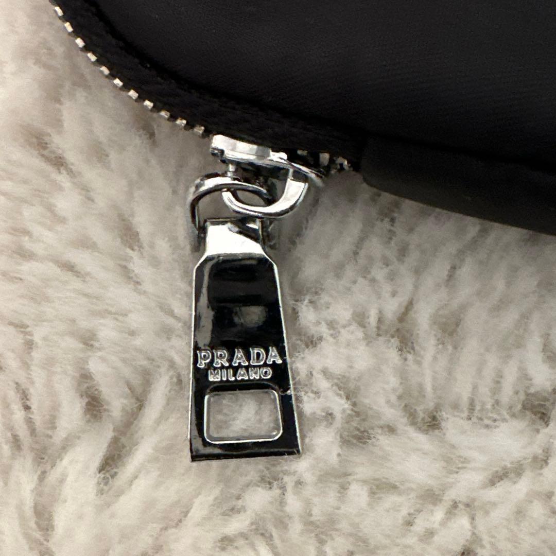 プラダ　・イヤホンケース