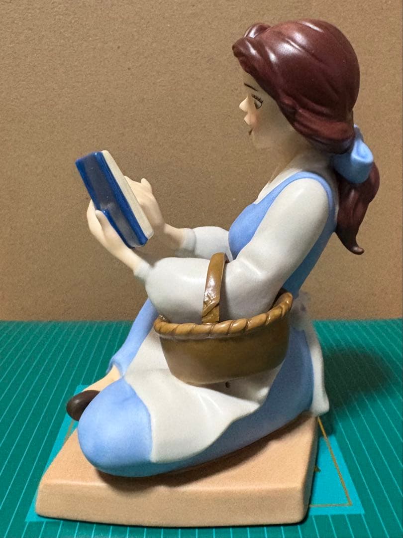 WDCC ベル 美女と野獣 フィギュア ディズニー 読書をするベル