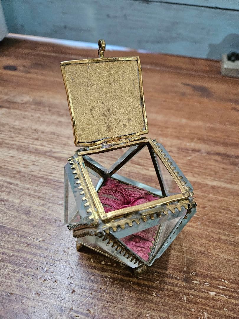 フランスアンティーク カットガラスの宝石箱 全面ベベル硝子