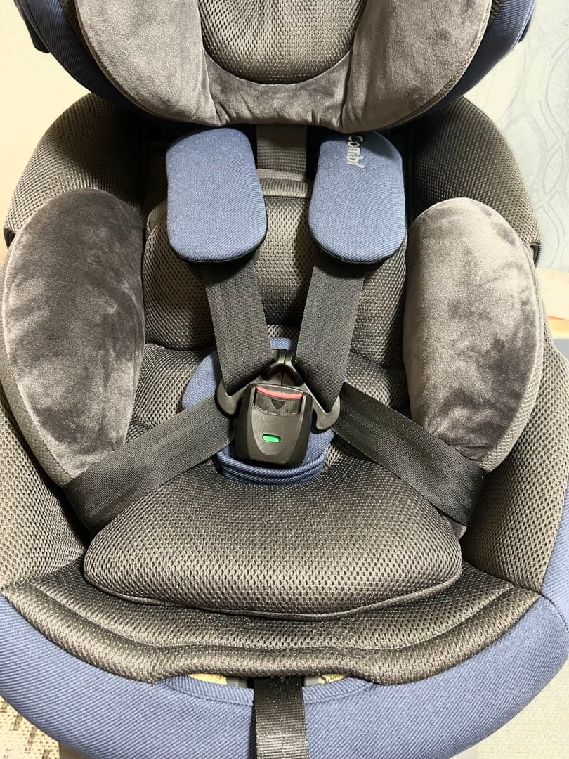 美品 チャイルドシートコンビ THE S ISOFIX ZB-690 ネイビー