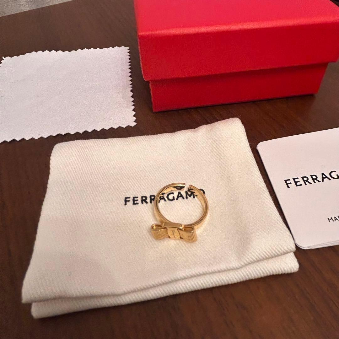 【12号 美品 付属品付】FERRAGAMO ヴァラ リボン リング ゴールド
