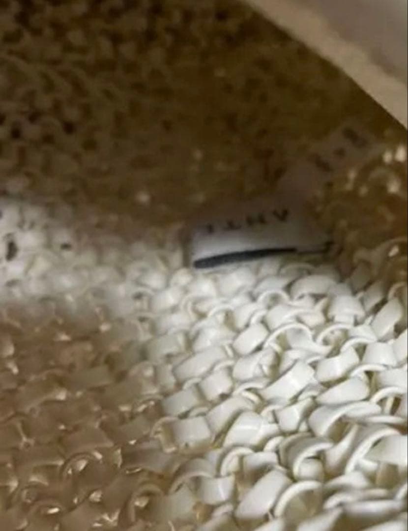 アンテプリマ グラッフェッタ チェーンバッグ　マットホワイト