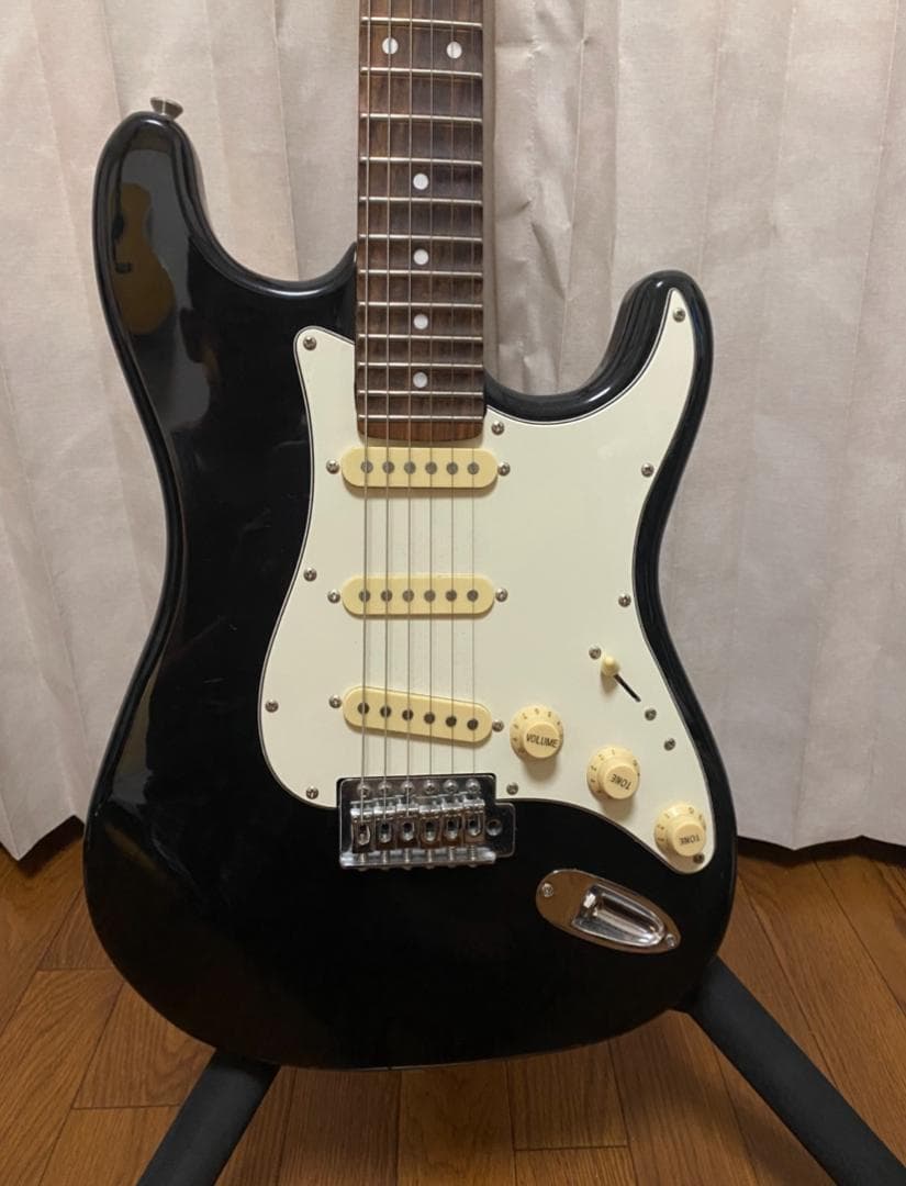 ストラトキャスター　ノーブランド スキャロップ指板