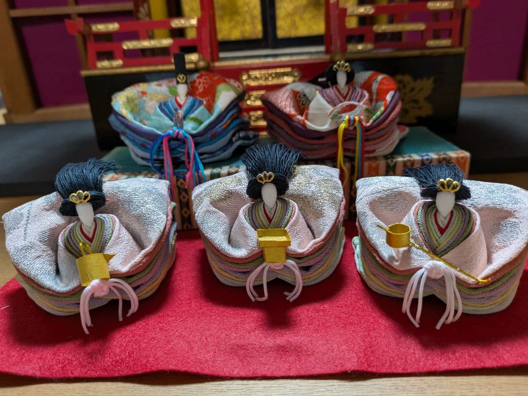 【八重の衣のお雛様付雛御殿】