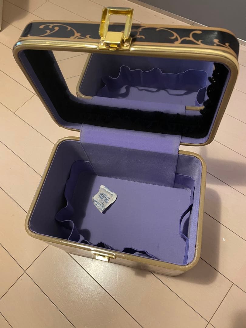 パリちゃん専用新品　ANNA SUI 花柄 メイクボックス