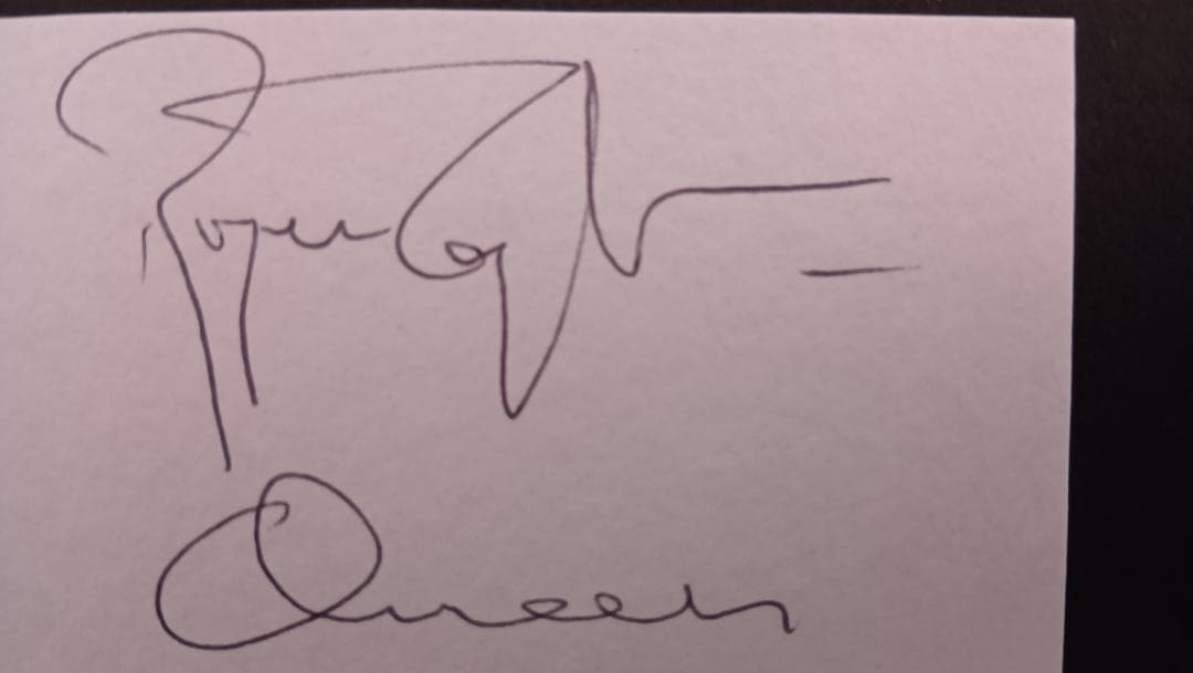 Queen全員の直筆サイン入りコレクターズセット」