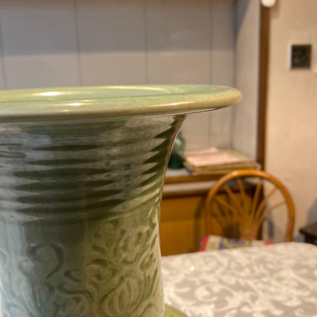 専用 中国古玩 陰刻草花文青磁花瓶