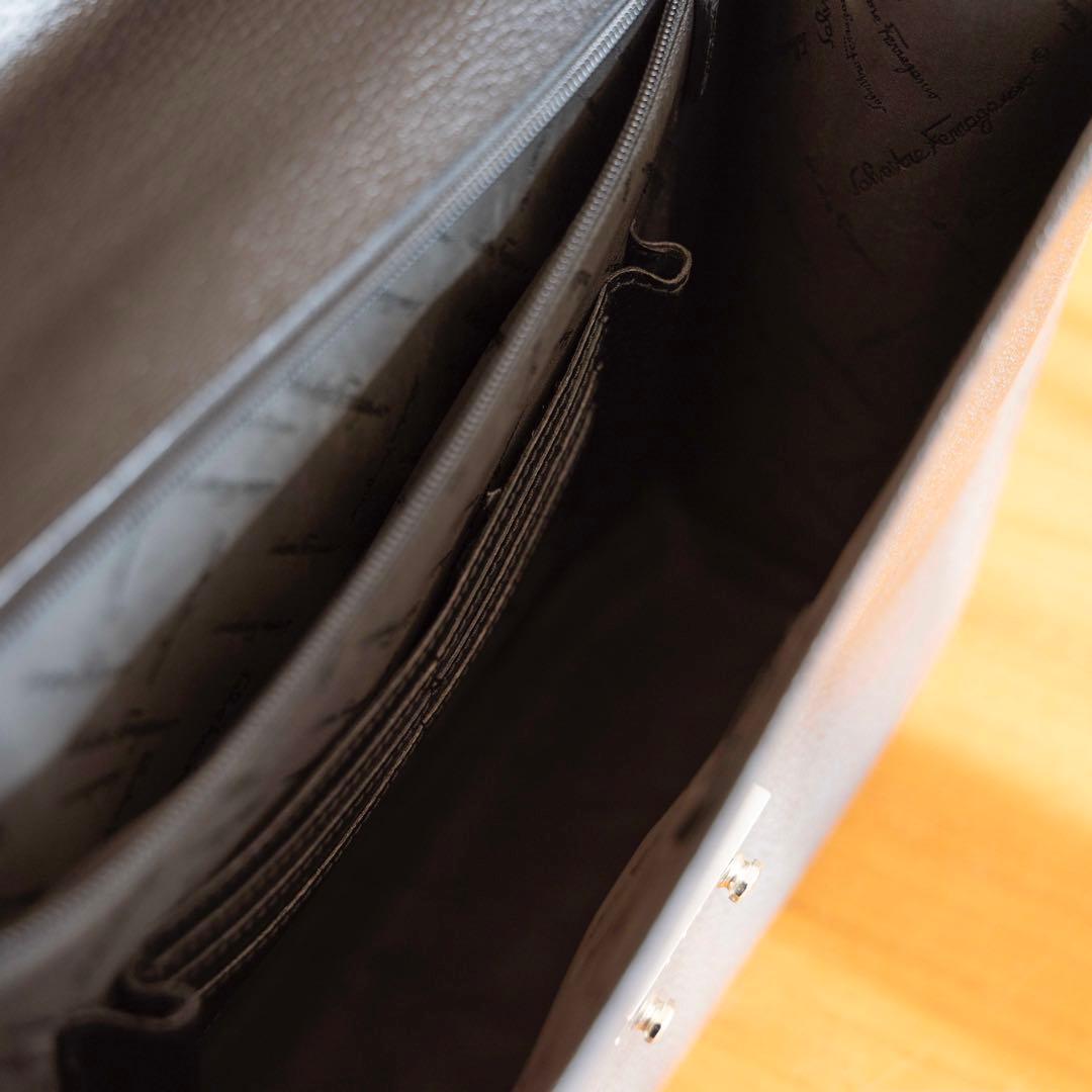 フェラガモ ブリーフケース 黒