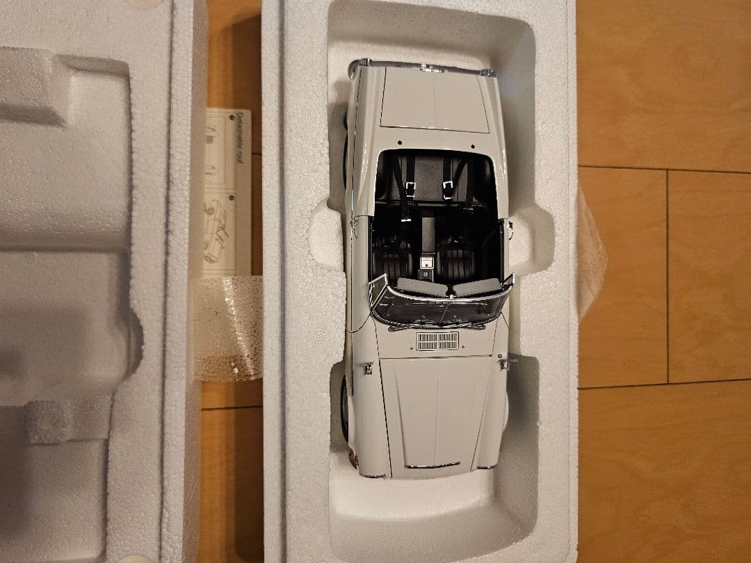 未展示品 オートアート 1/18 ダットサン フェアレディ 2000 SR311