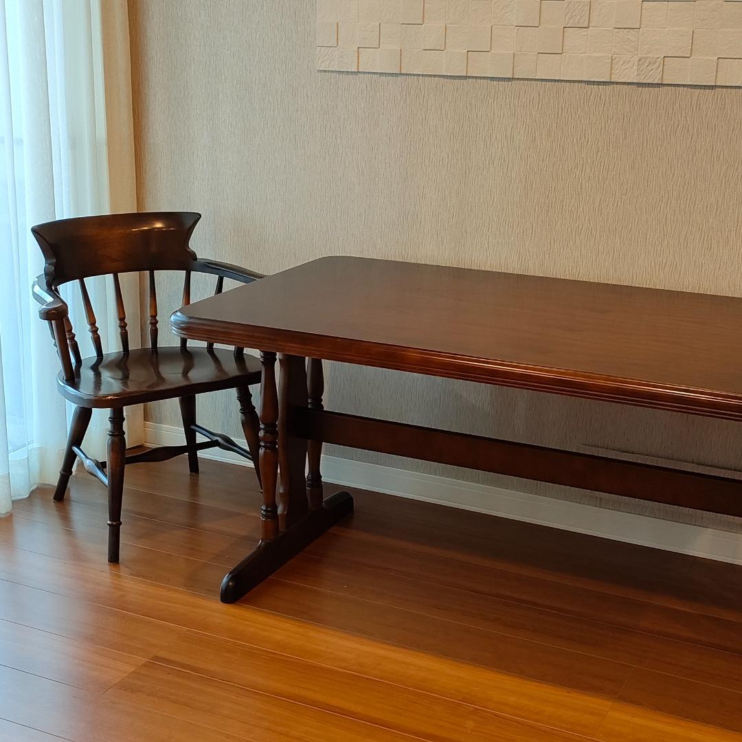 〈美品〉カリモク　コロニアル　ダイニングテーブル　天然木　ろくろ