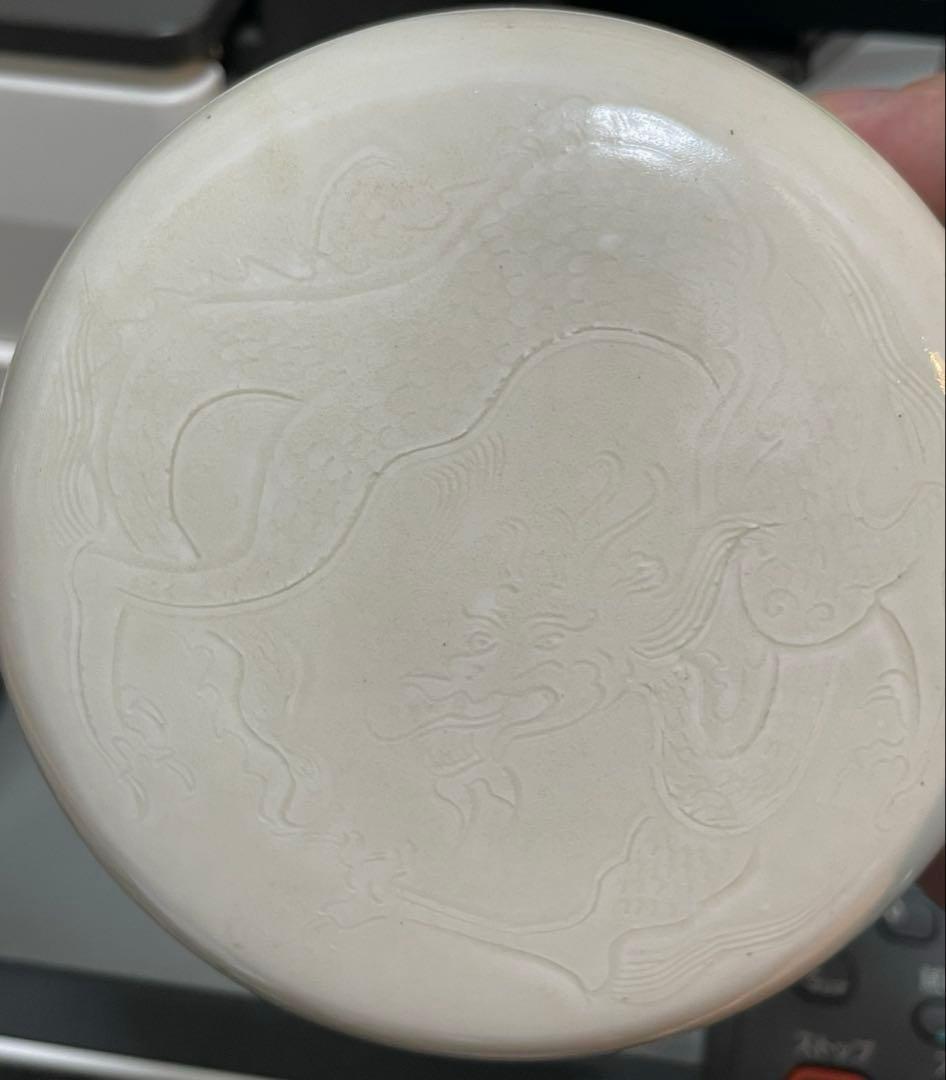 中国 骨董 北宋時代 尚食局 定窯白磁 剔刻 龍紋盒。 - www.properties