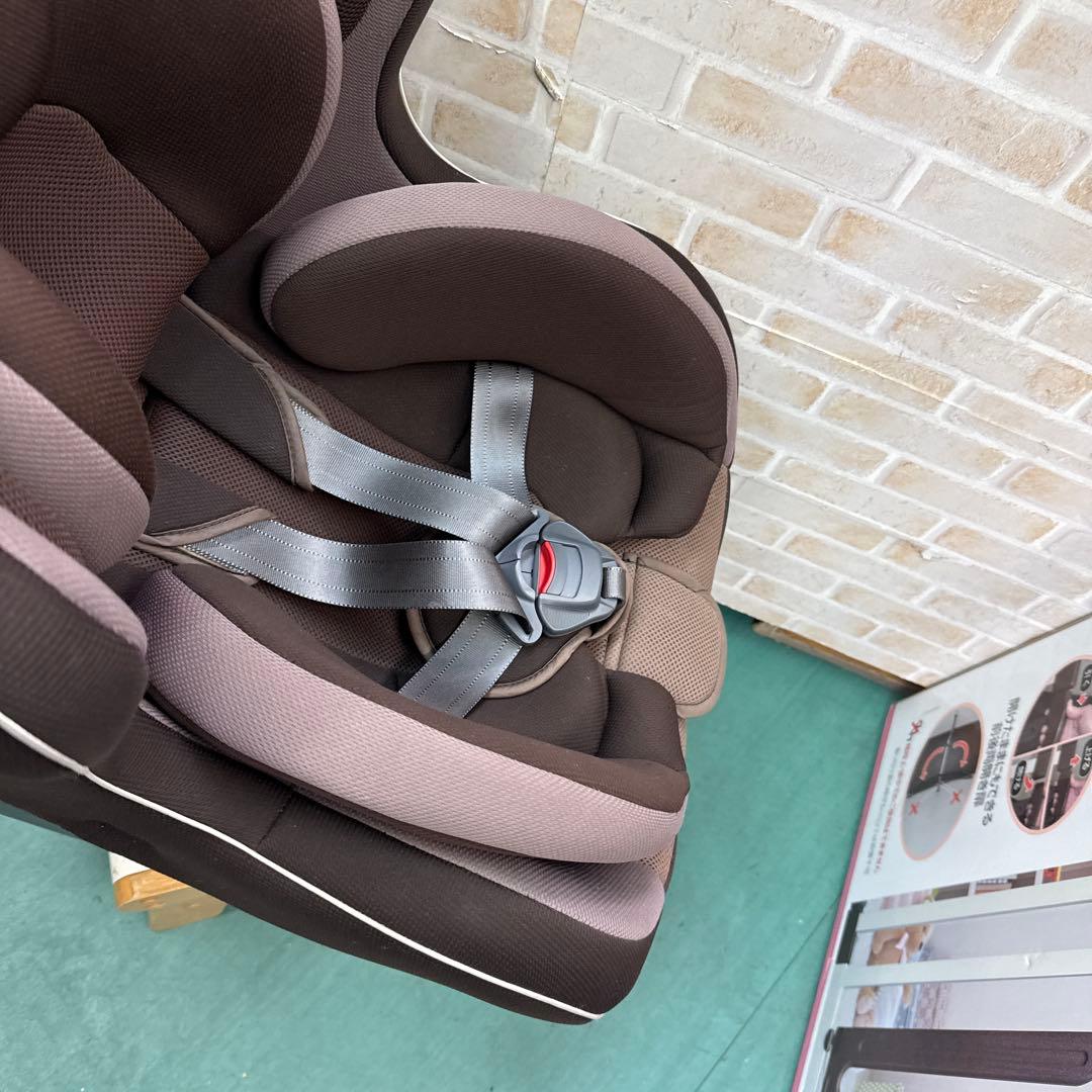 コンビ　ウィゴー　チャイルドシート 新生児から　日本製