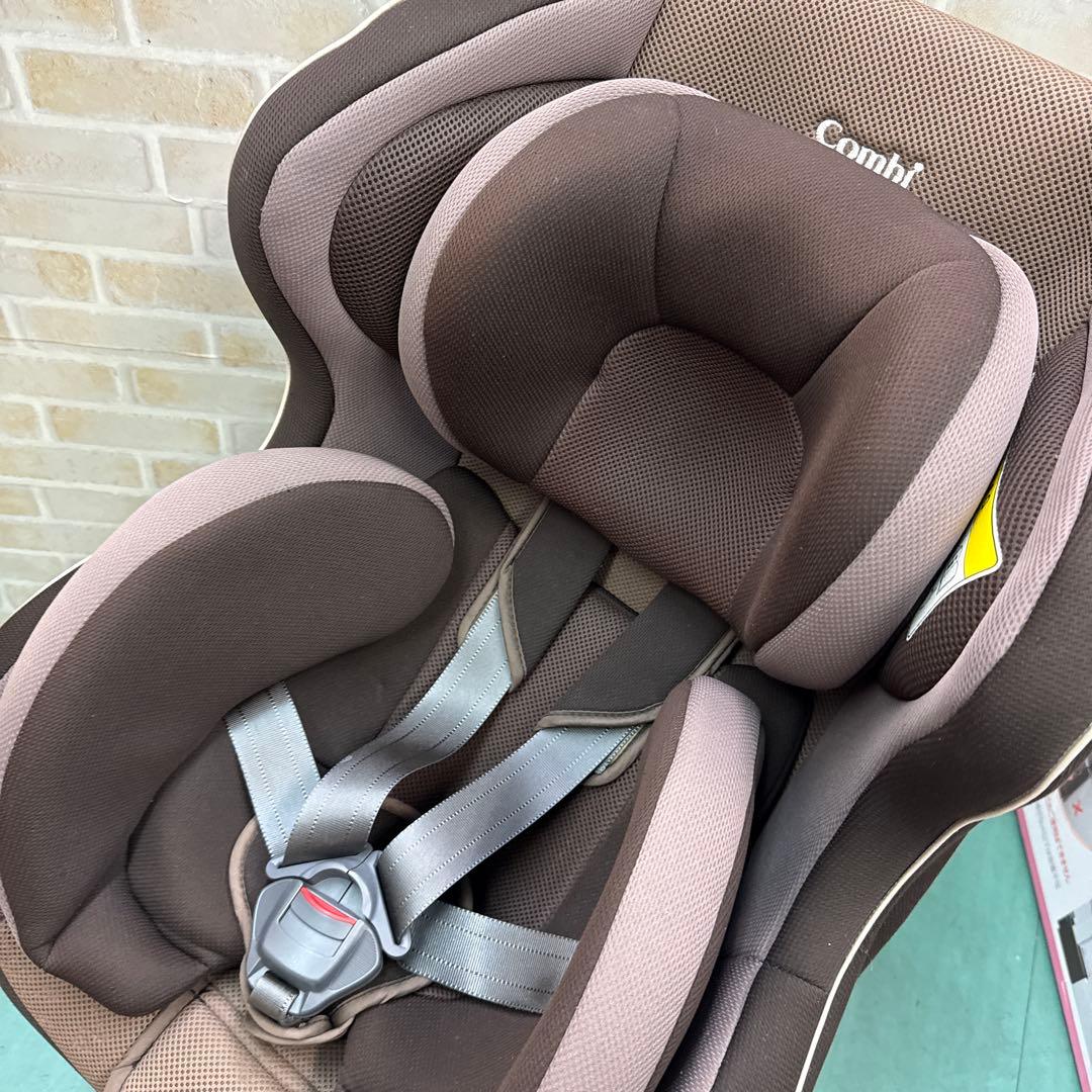 コンビ　ウィゴー　チャイルドシート 新生児から　日本製