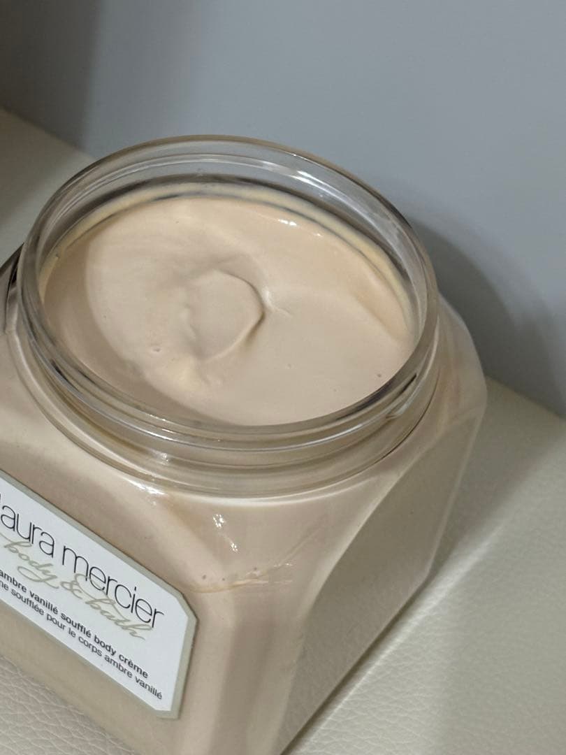 廃盤品ローラメルシエホイップトボディクリーム　アンバーバニラ300g