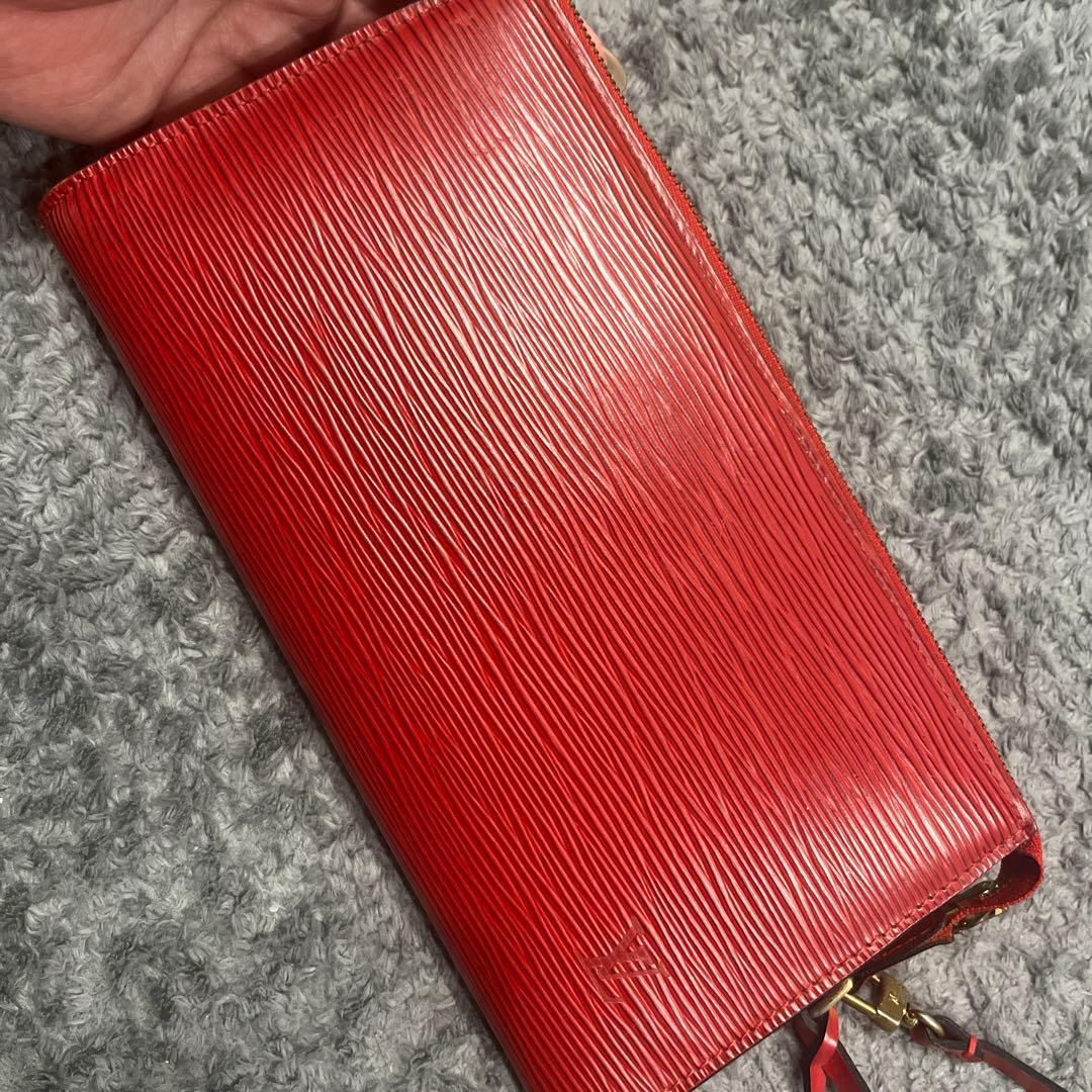 Louis Vuitton エピレザー レッドパーティーバッグ