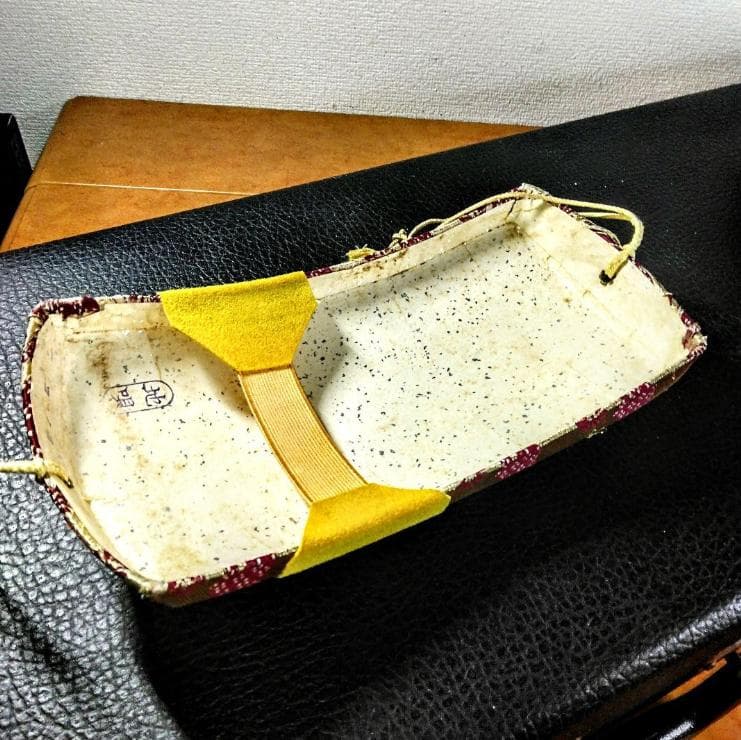 三味線　紅木 中棹 東さわり・ 地唄・撥・ 駒 ・袋他 ケース付