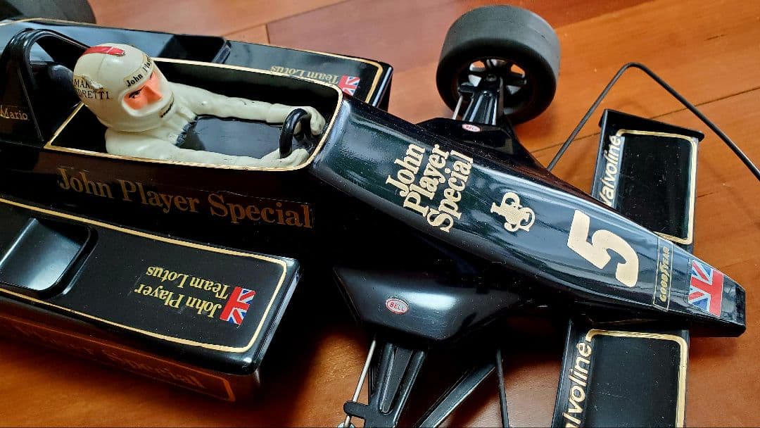 バンダイ　ラジコンJPS Mark IV Lotus 79 1/10スケール