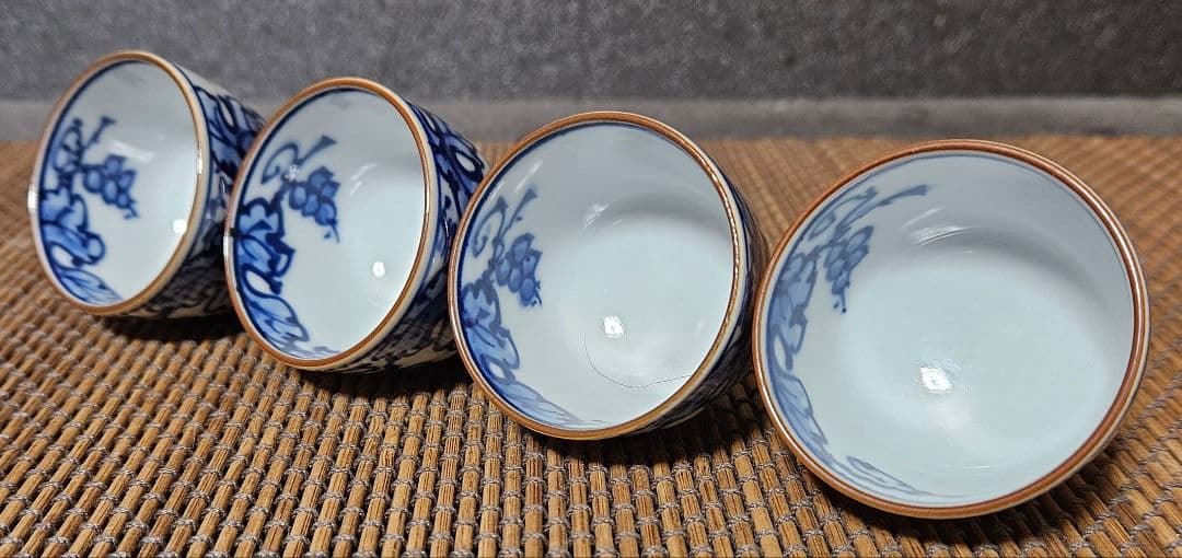 煎茶碗】陵泉造　染付　葡萄文様　煎茶碗　酒杯　ぐい呑　盃　4客　煎茶道具　酒器