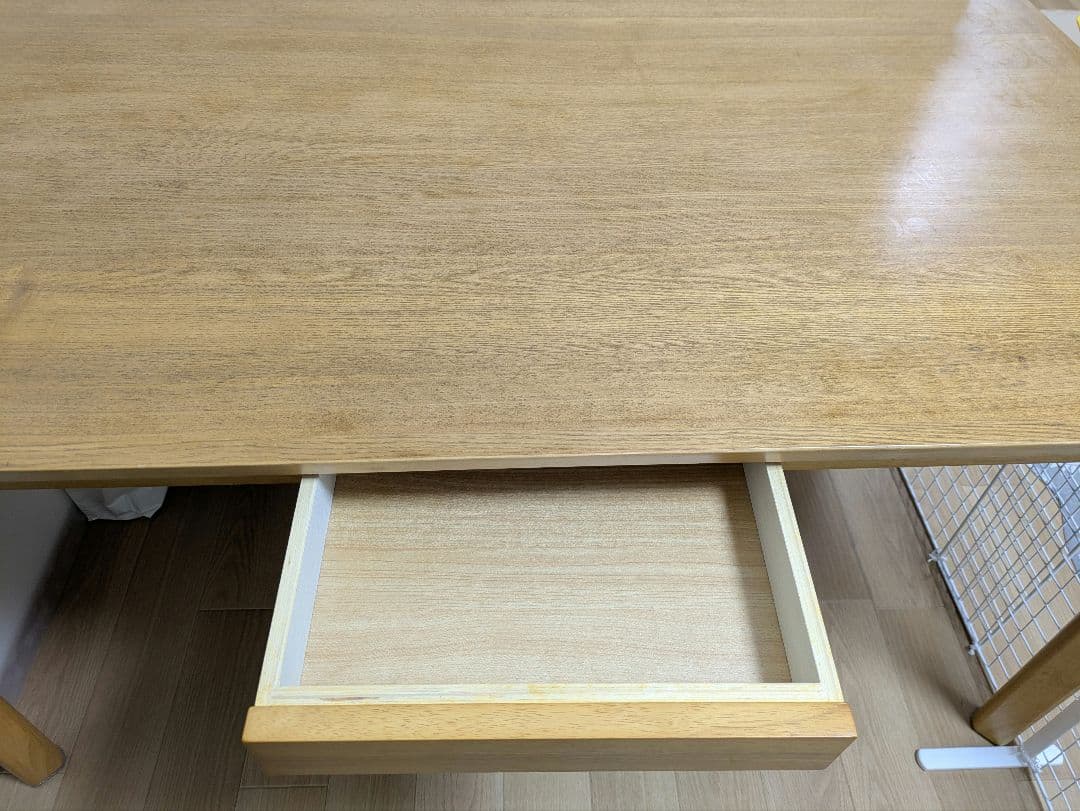 【送料込】ダイニングテーブル 4本脚 引き出し付き 幅135cm　ライトブラウン