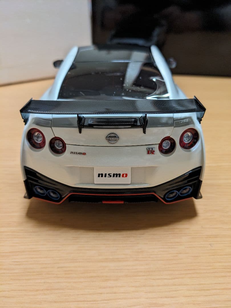 オートアート1/18　ニッサン R35 GT-R ニスモ