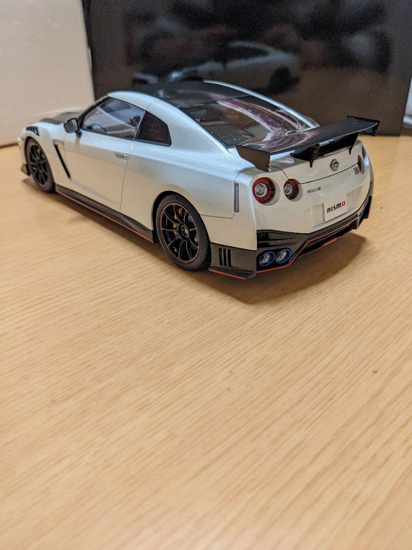 オートアート1/18　ニッサン R35 GT-R ニスモ