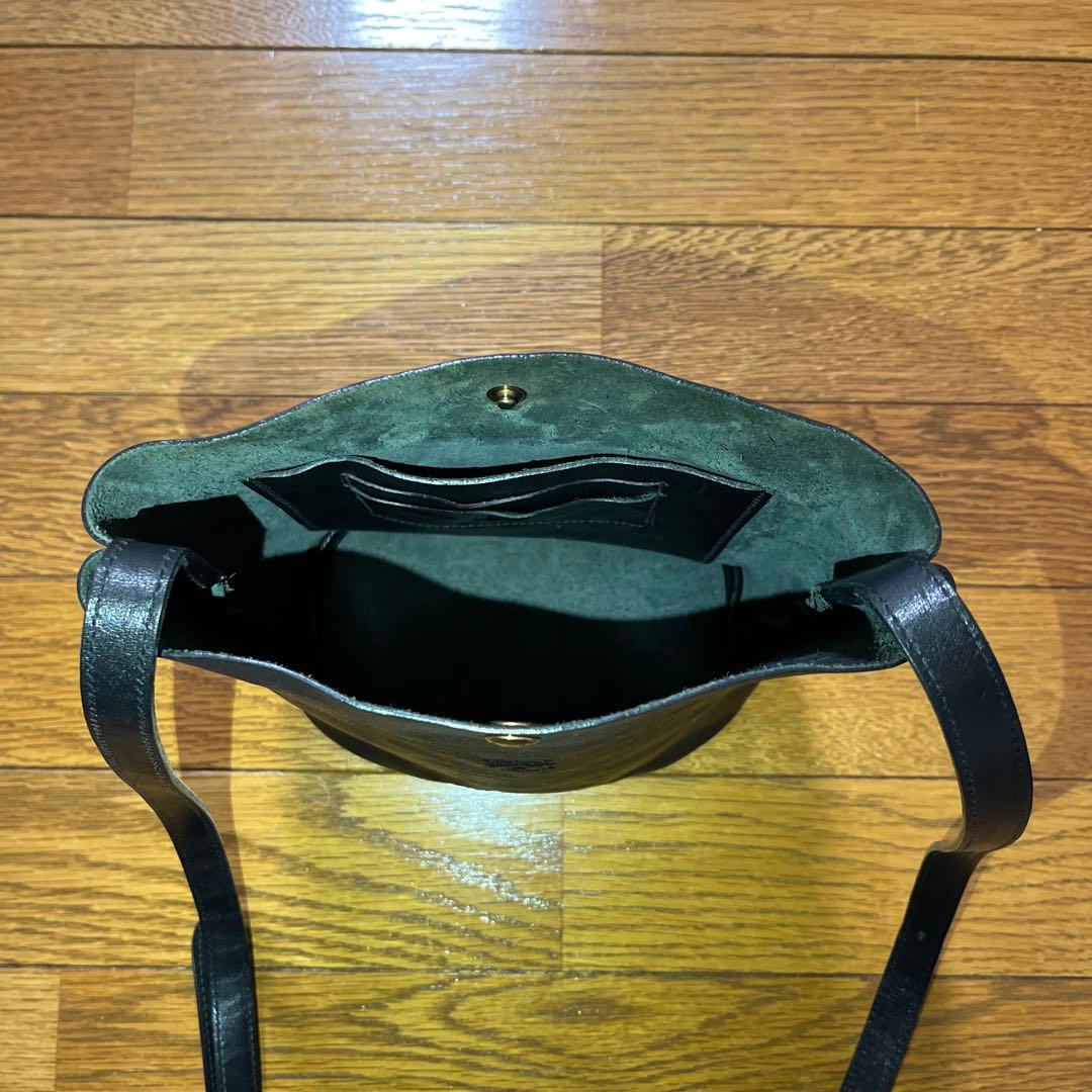 IL BISONTE 黒 レザー ショルダーバッグ