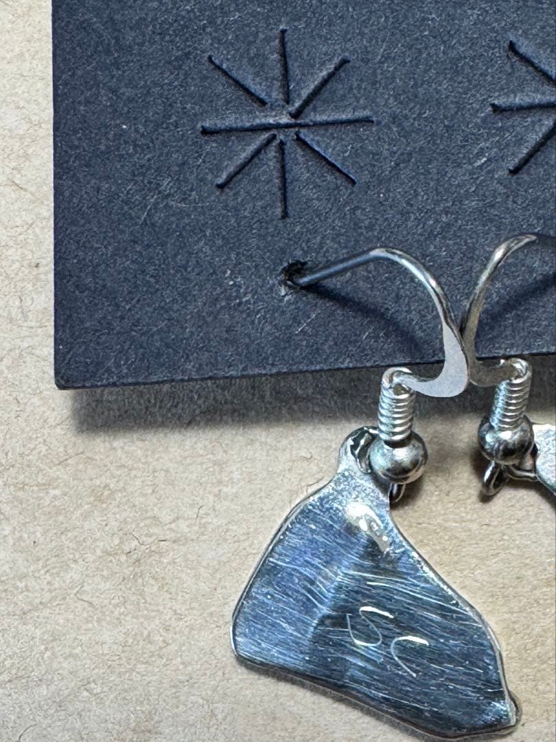 ズニ族 ピアス インディアンジュエリー スヌーピー オニキス ホワイト