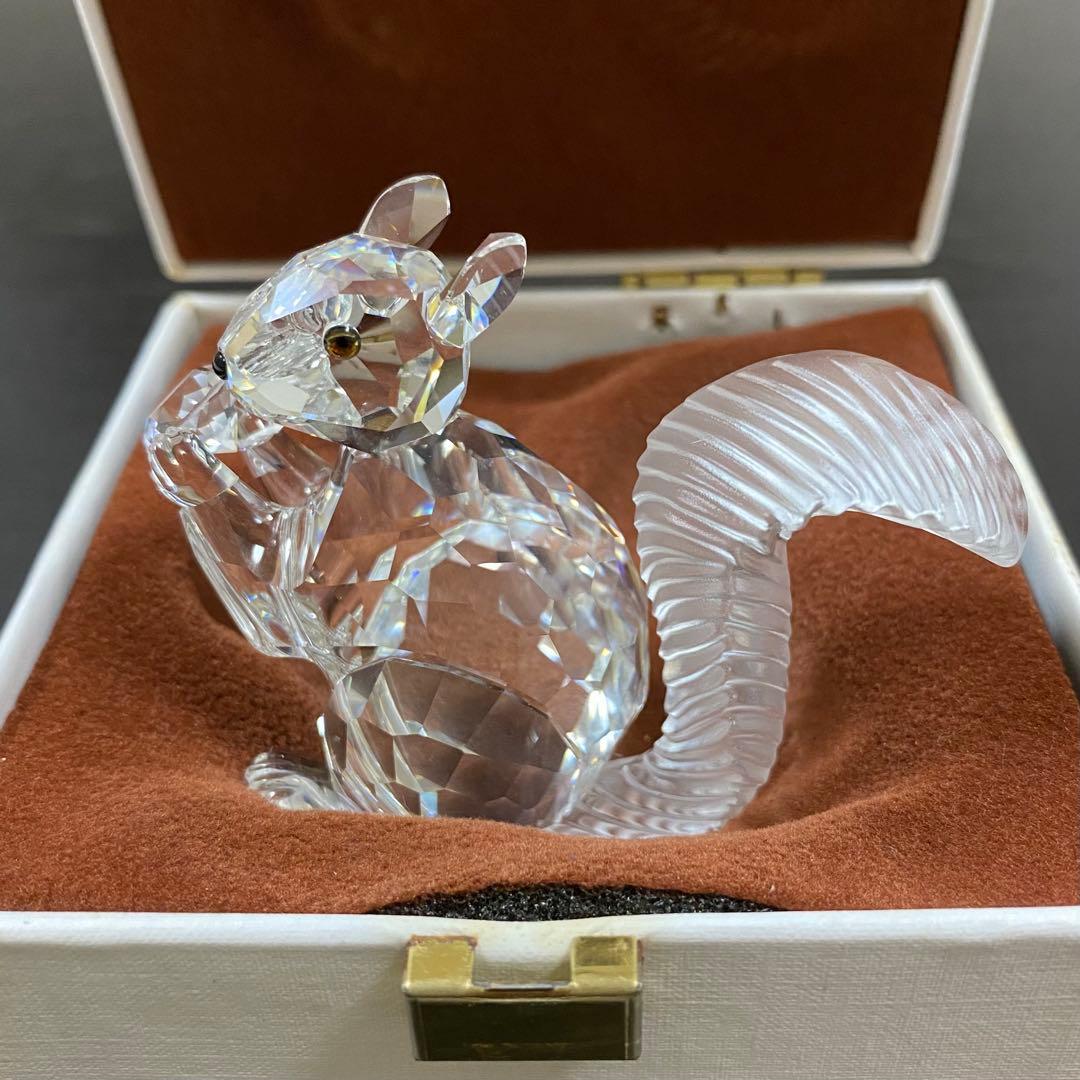 SWAROVSKIスワロフスキー SCS 木の実を食べてるリス 箱入りSWAROVSKI
