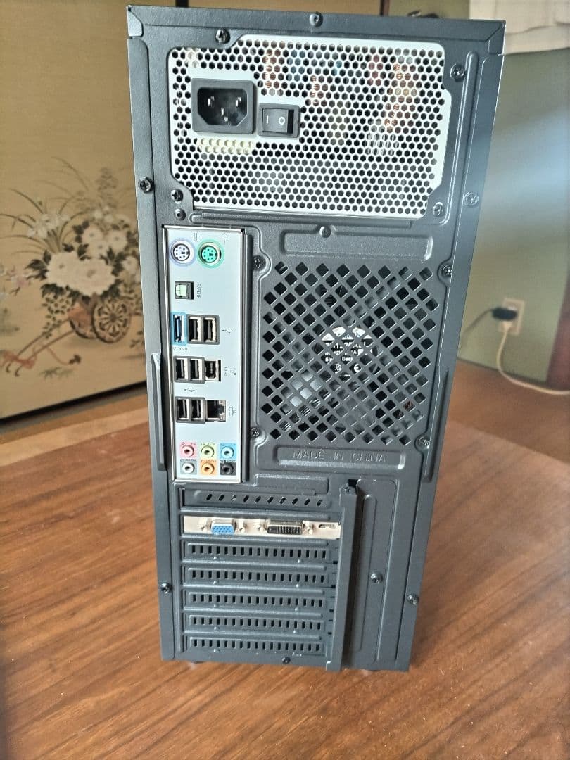 □ミニタワー型デスクトップPC キーボード＆ワイヤレスマウス付き