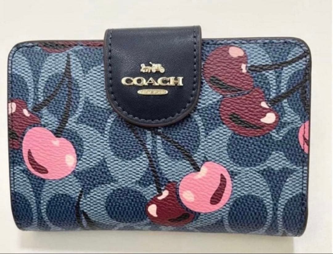COACH チェリー柄 二つ折り財布 CZ342 - メルカリ