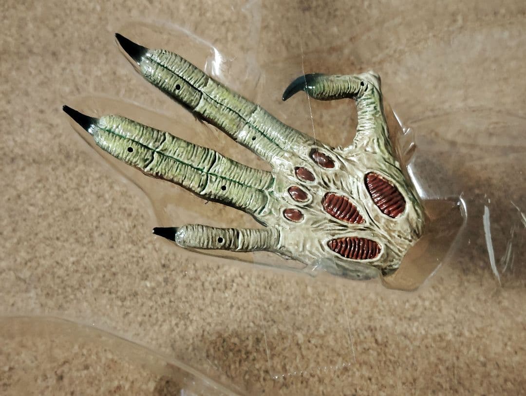 2008.HOTTOYS.MM#074“AVP2 Predalien”