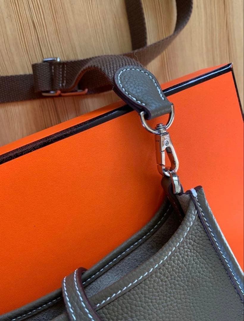 新品未使用 ショルダーバッグ ショルダーストラップ Hパンチング 高級革