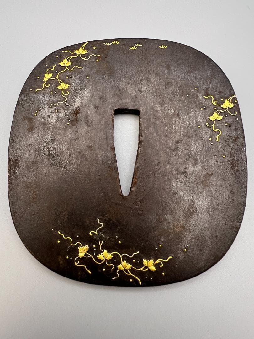 【海】江戸中期　大鉄鍔　唐草図　金銀象嵌　無銘　刀装具　重量約208g　専用箱付