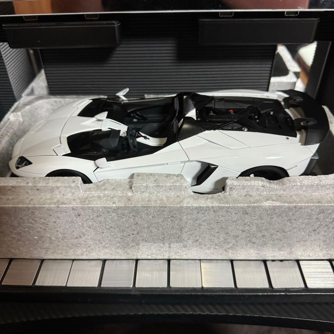 未展示品 オートアート1/18 ランボルギーニ アヴェンタドール J (イオタ)