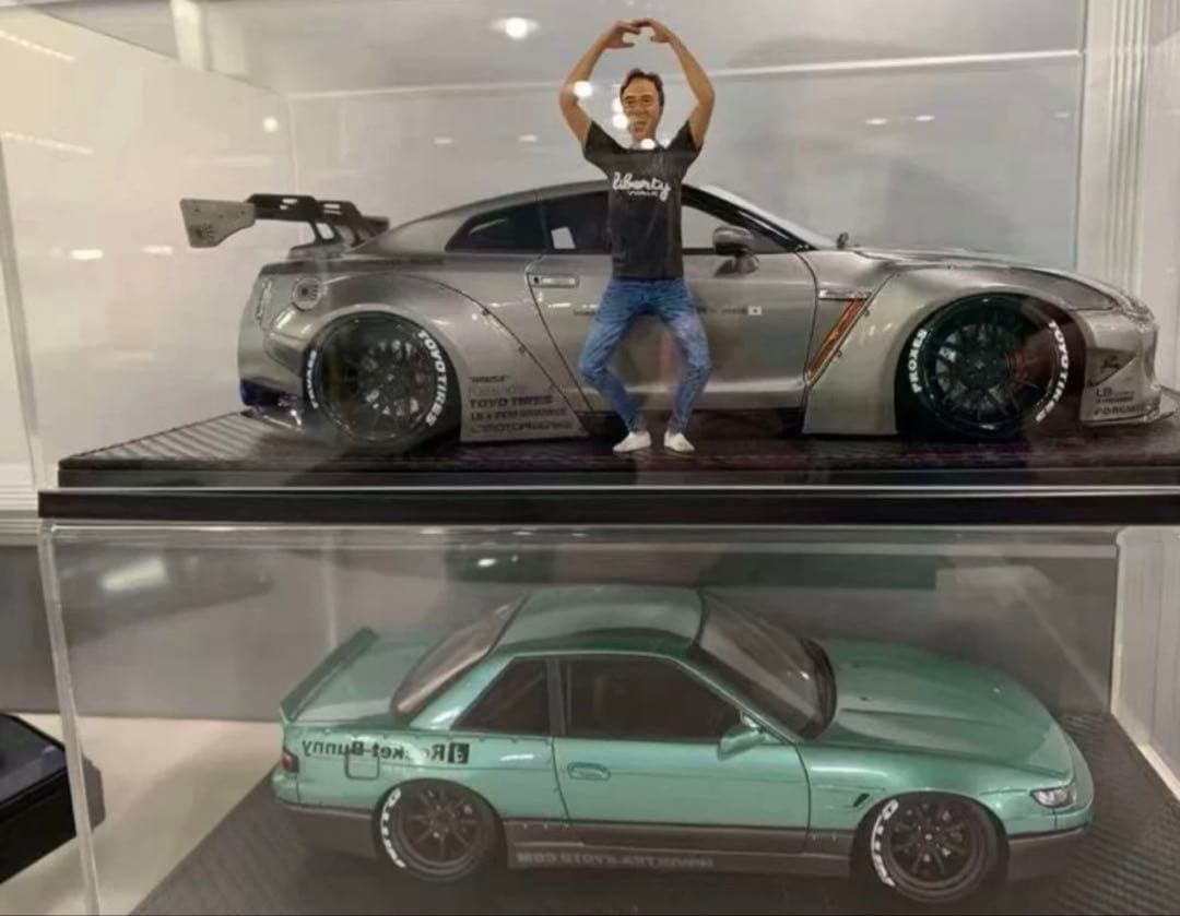 BBR 1/18 ディスプレイケース ブラックカーボンファイバーレザーベース