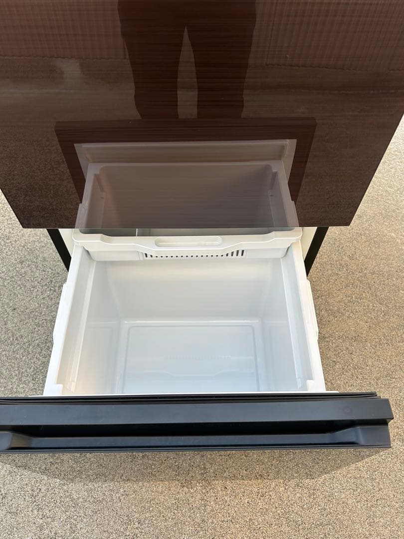 Hisense 3ドア冷蔵庫　HR-G2801BR