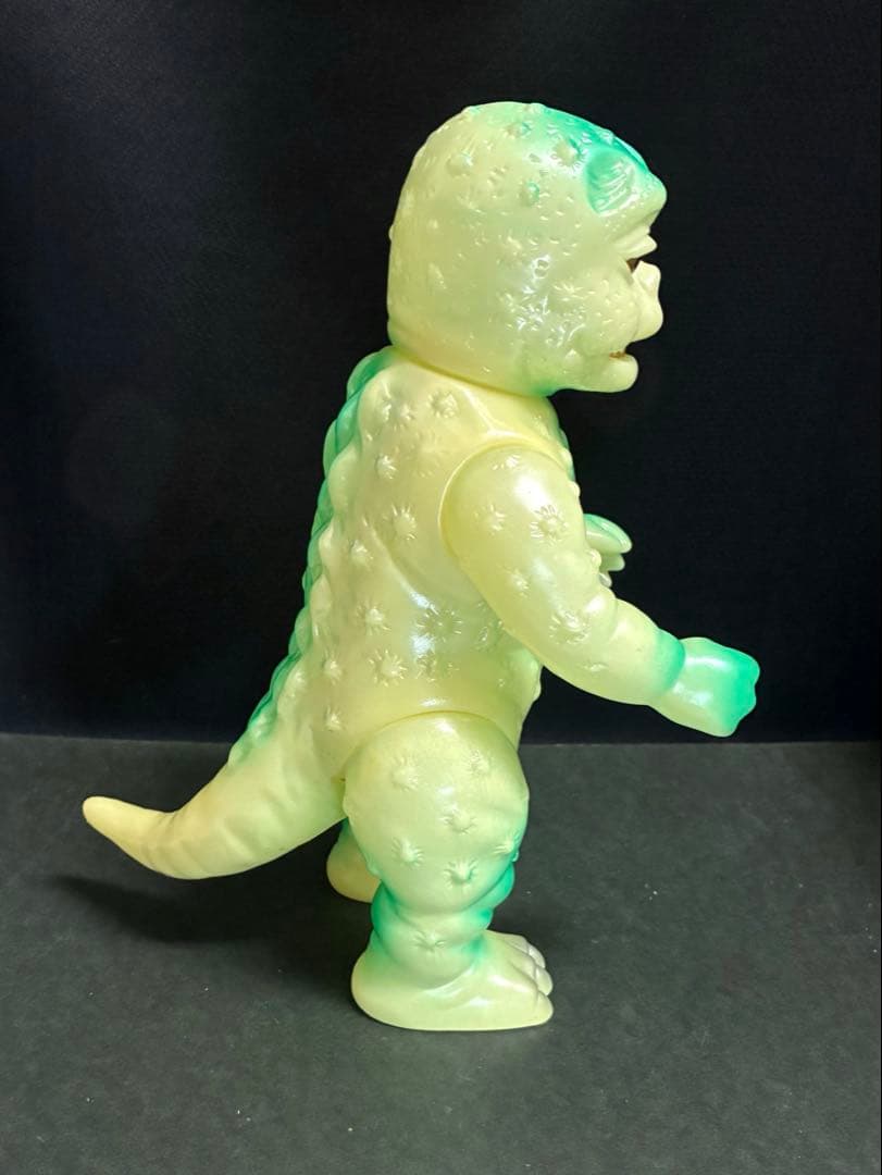 ■ブルマァク ミニラ 蓄光 ソフビ / レア緑